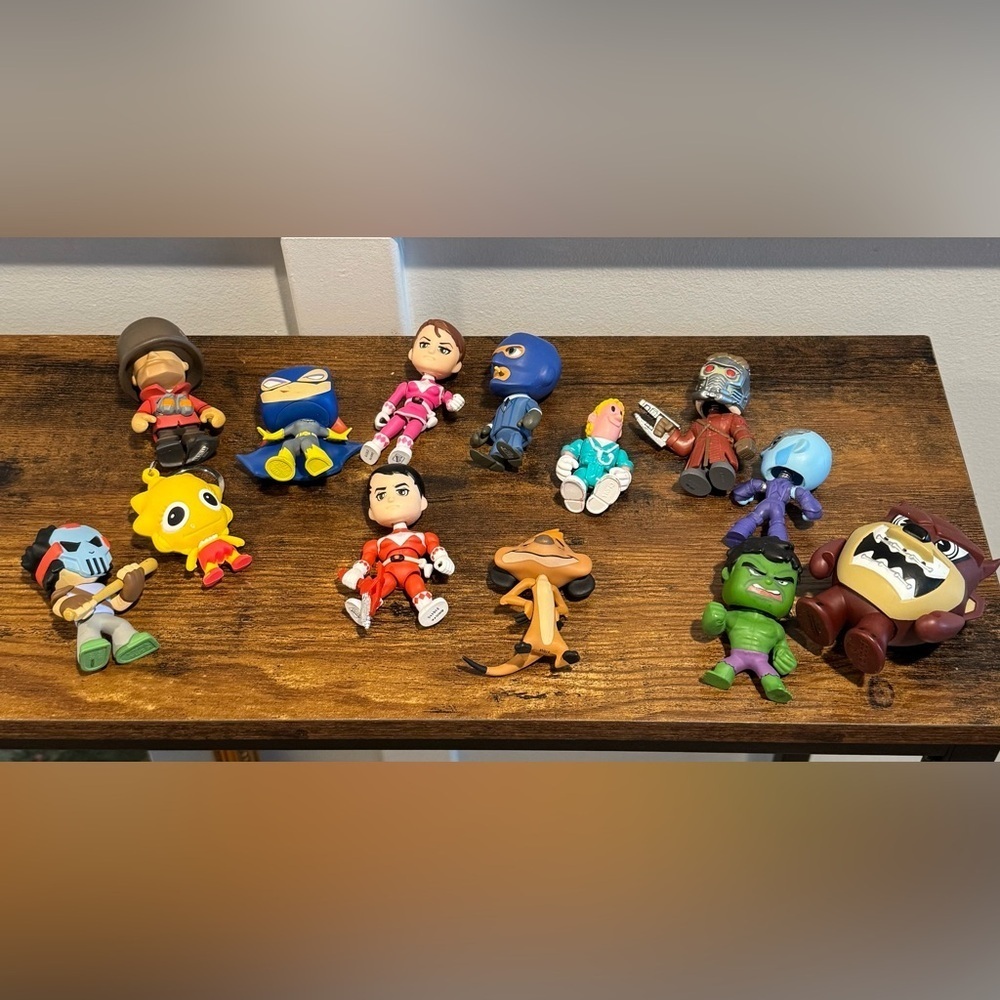 Random toy figure lot - 13 total figures